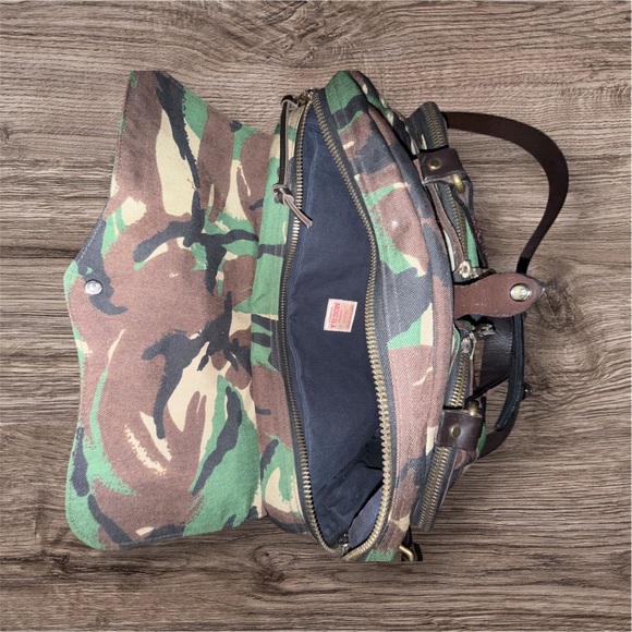 FILSON 72 Hour Briefcase Camouflage - LIKE NEW!!

Gently Used, Looks Like New - Picture 4 of 6